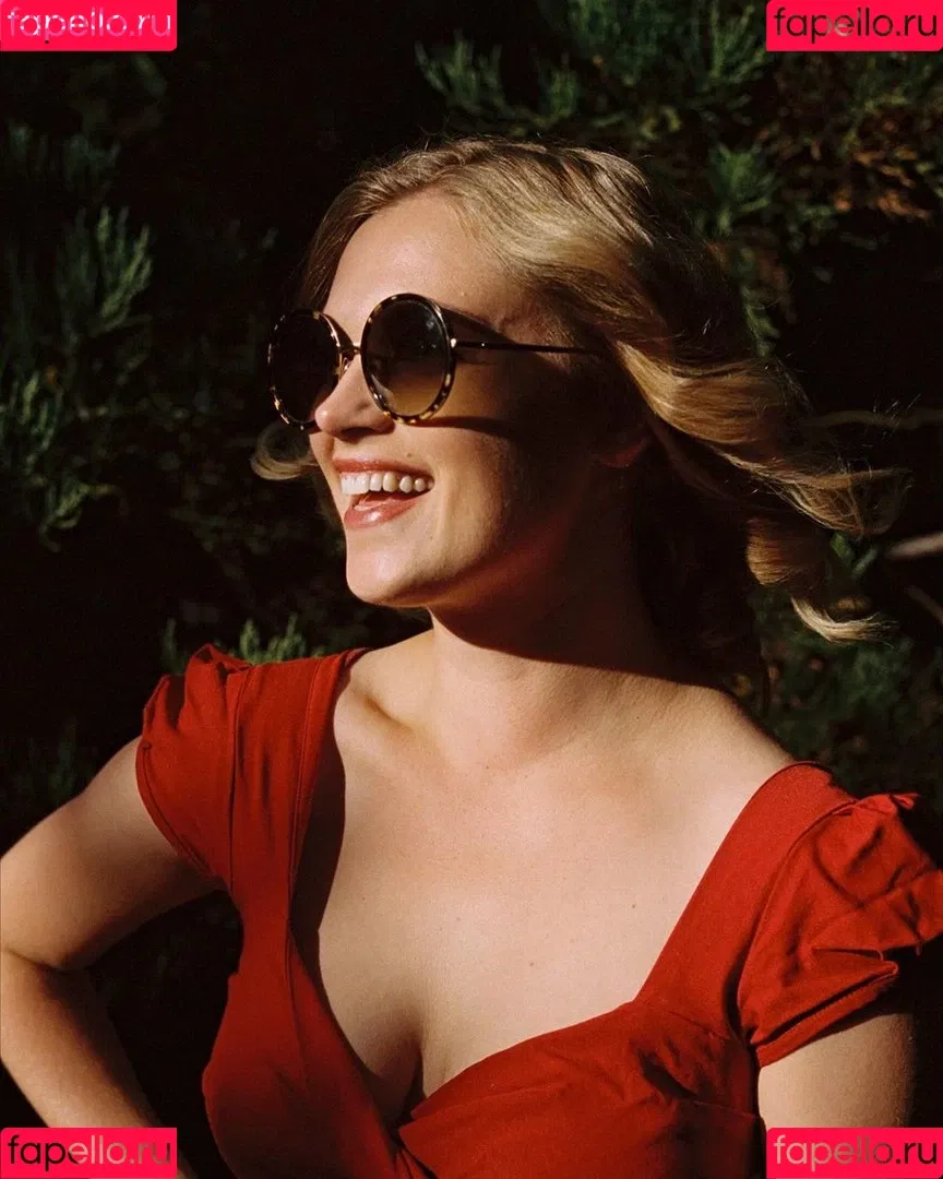 Eliza Taylor Onlyfans Photo Gallery 
