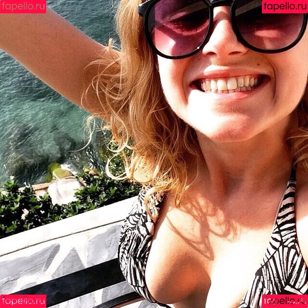 Eliza Taylor Onlyfans Photo Gallery 