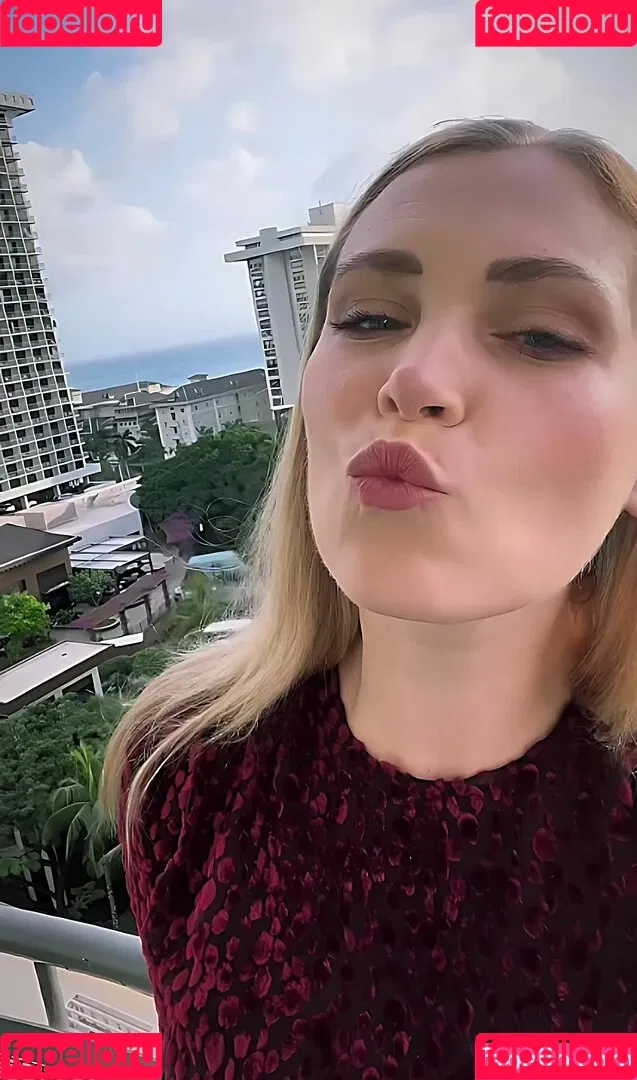 Eliza Taylor Onlyfans Photo Gallery 