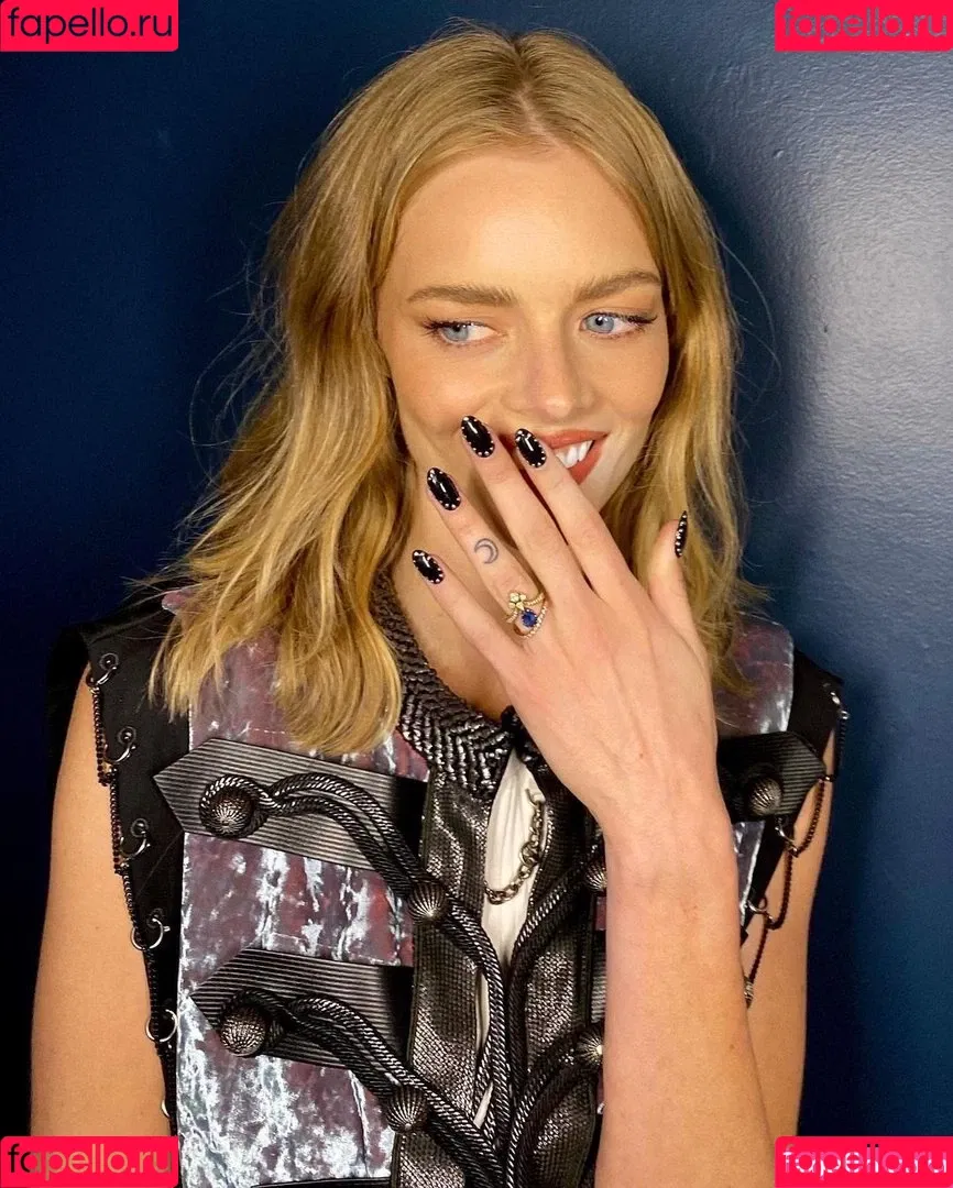 Samara Weaving Onlyfans Photo Gallery 