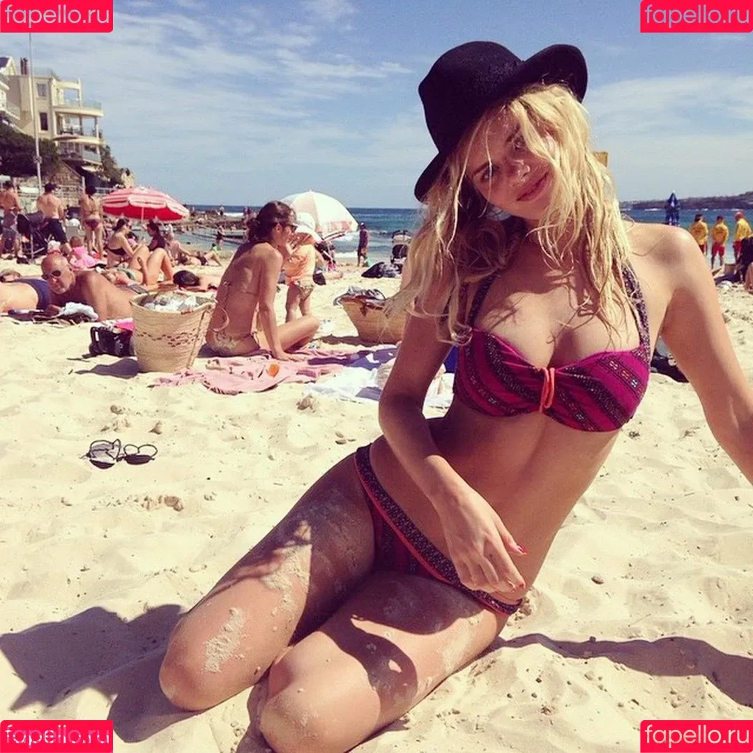 Samara Weaving Onlyfans Photo Gallery 