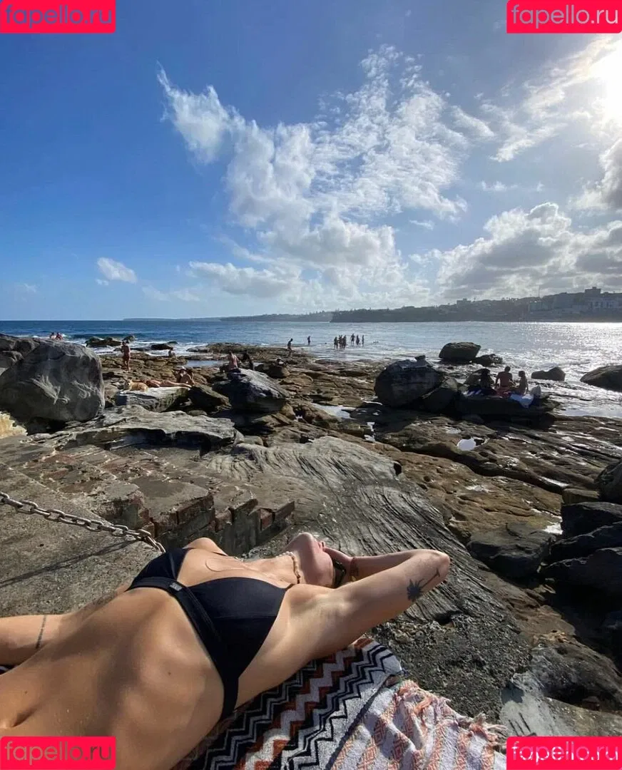 Samara Weaving Onlyfans Photo Gallery 