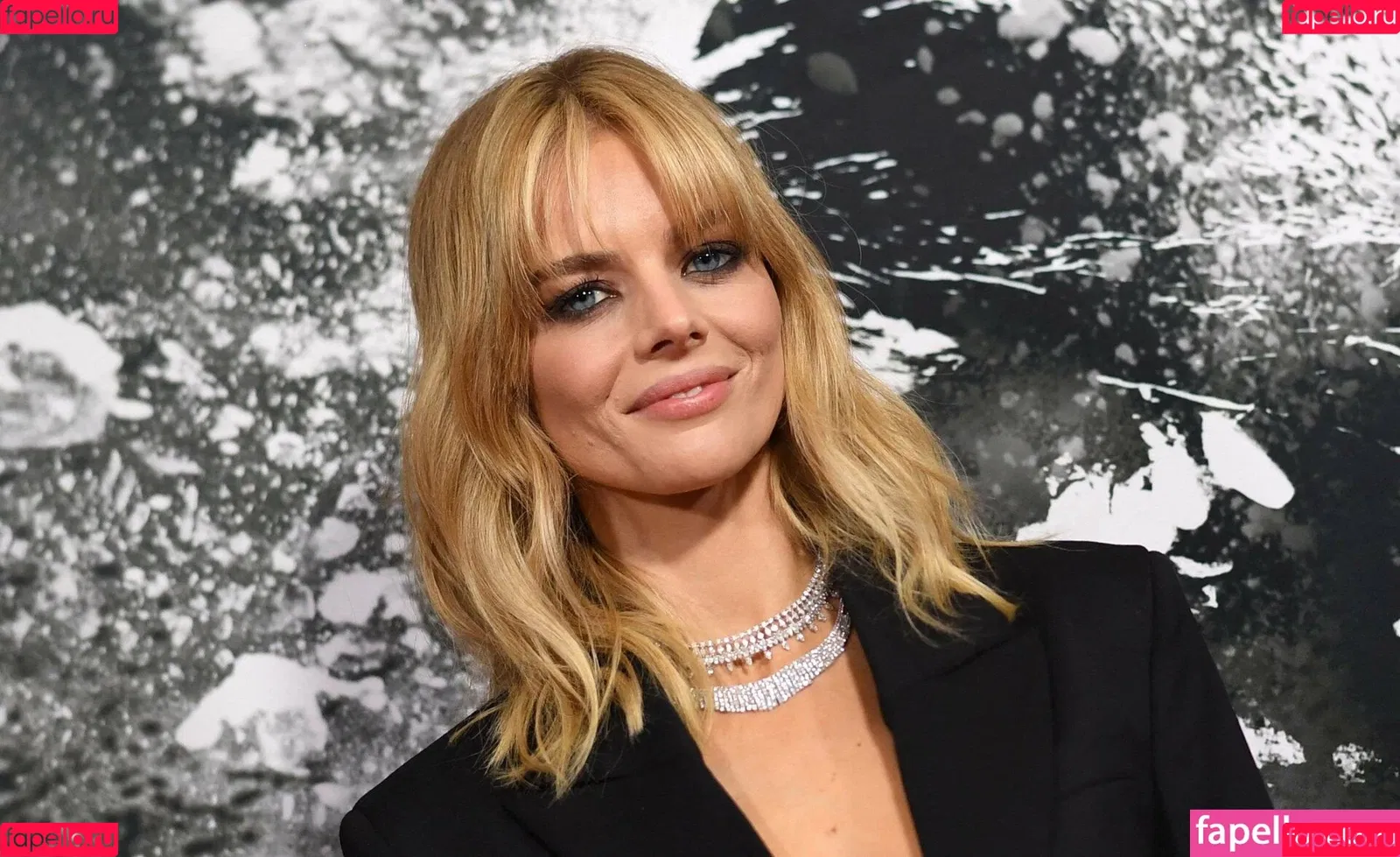 Samara Weaving Onlyfans Photo Gallery 