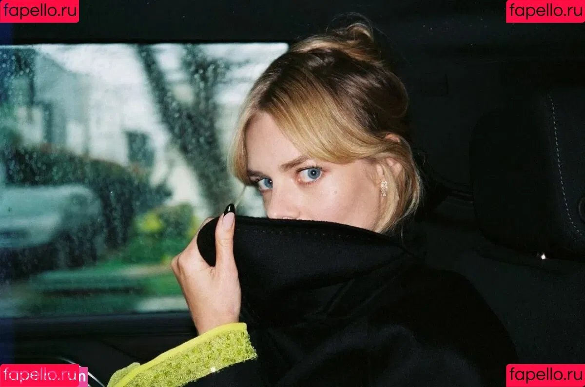 Samara Weaving Onlyfans Photo Gallery 