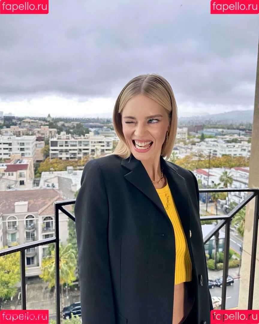 Samara Weaving Onlyfans Photo Gallery 