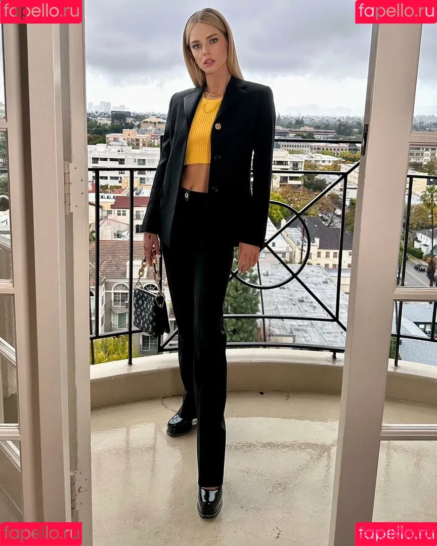 Samara Weaving Onlyfans Photo Gallery 