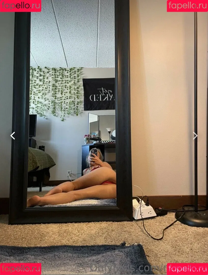 mae.222 Onlyfans Photo Gallery 