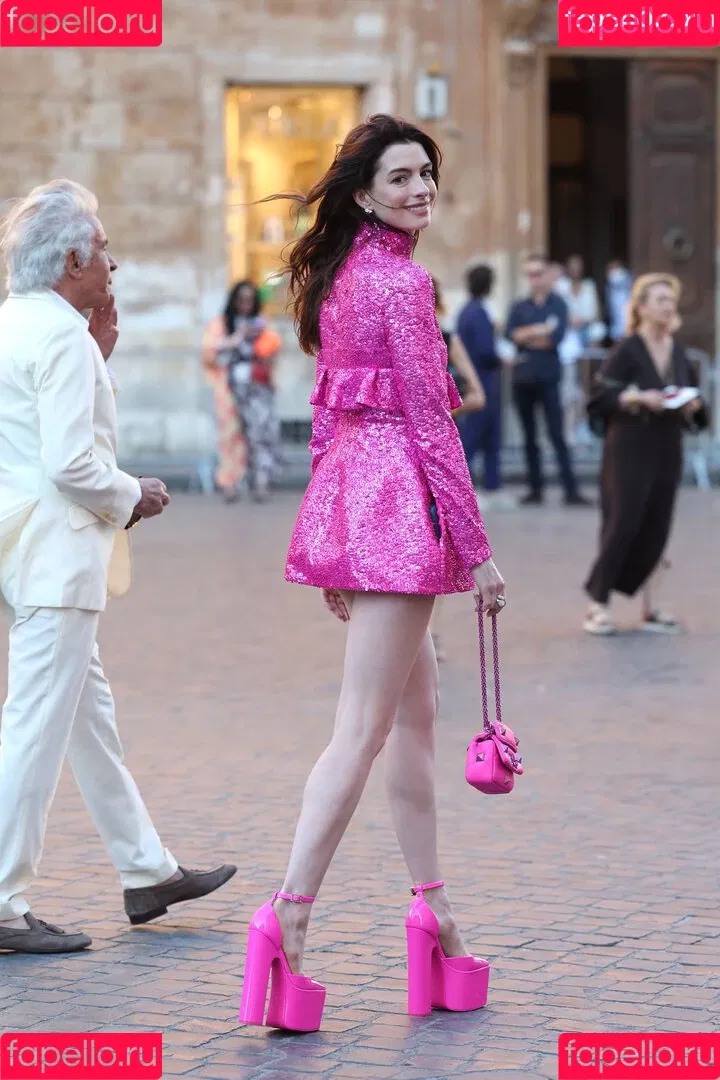 Anne Hathaway Onlyfans Photo Gallery 