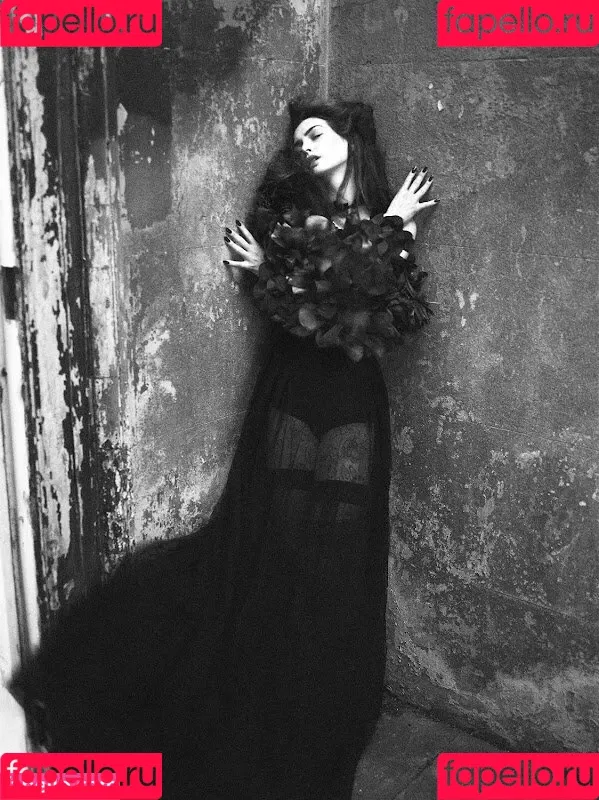 Anne Hathaway Onlyfans Photo Gallery 