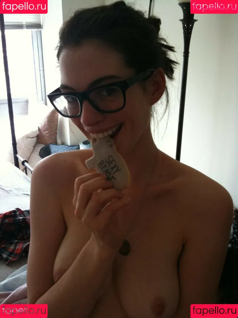 Anne Hathaway Onlyfans Photo Gallery 