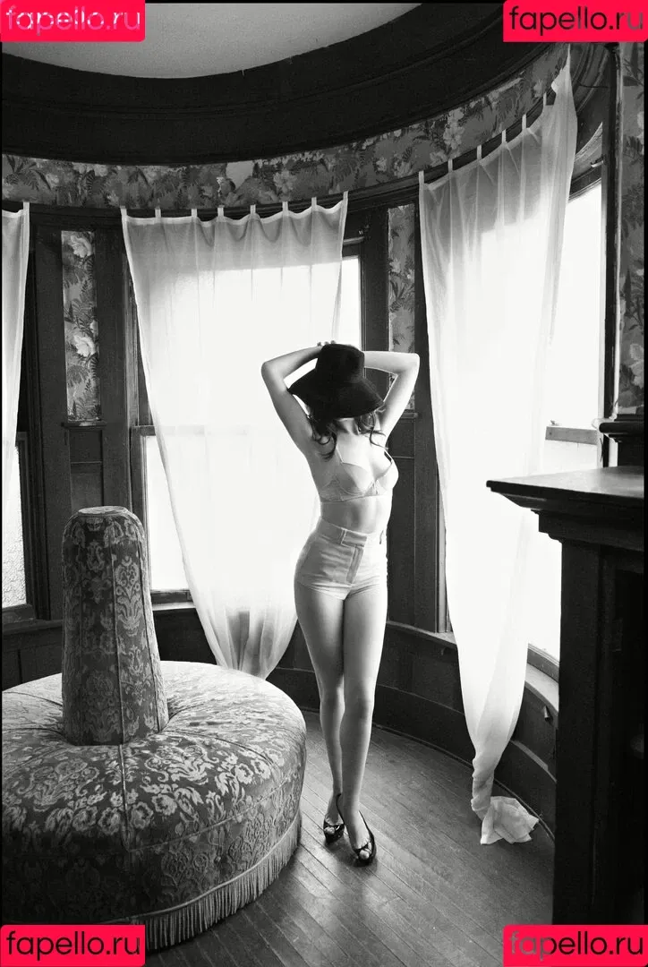 Anne Hathaway Onlyfans Photo Gallery 