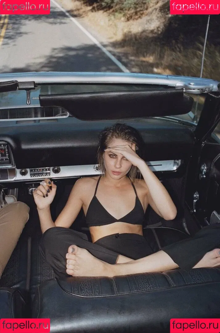 Willa Holland Onlyfans Photo Gallery 