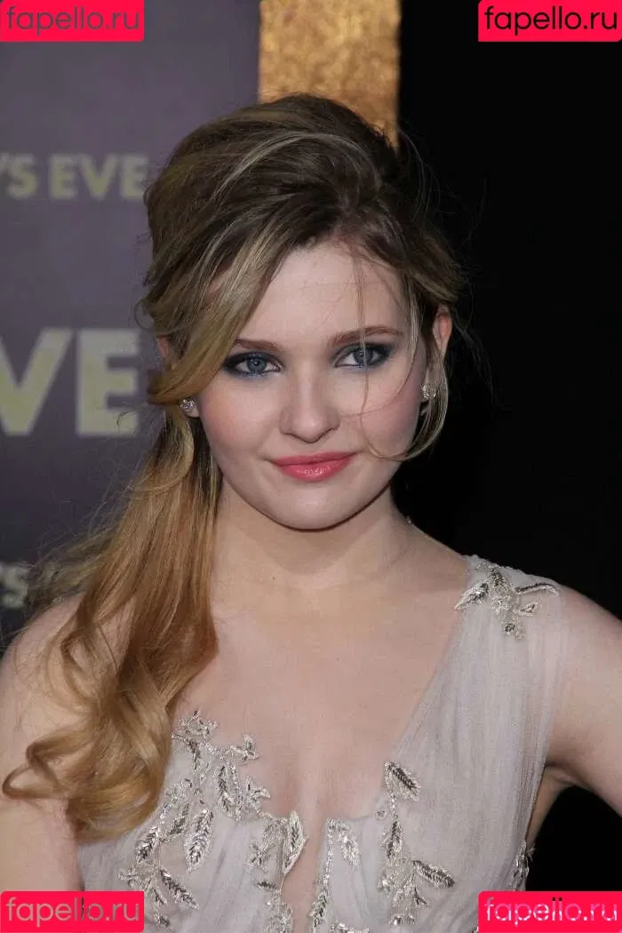 Abigail Breslin Onlyfans Photo Gallery 
