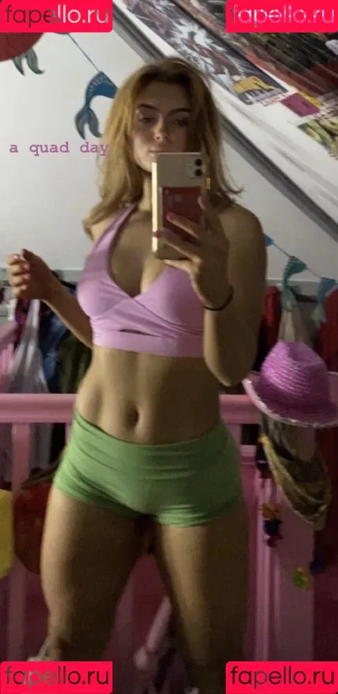 Maisie Smith Onlyfans Photo Gallery 
