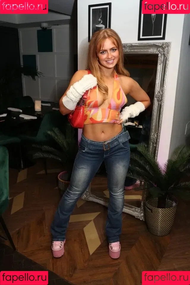 Maisie Smith Onlyfans Photo Gallery 