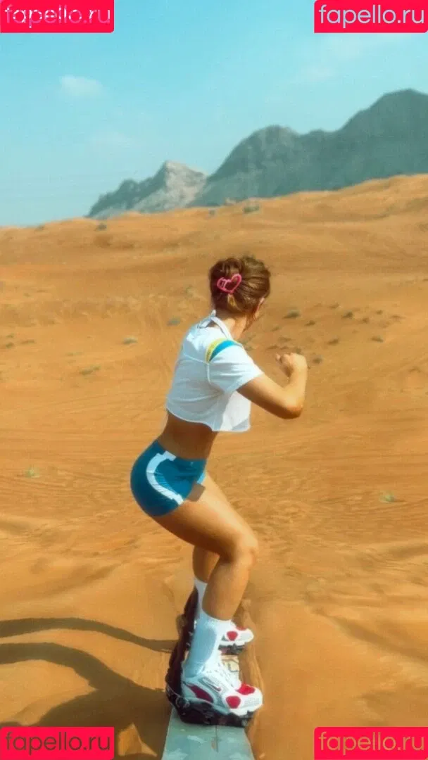 Maisie Smith Onlyfans Photo Gallery 