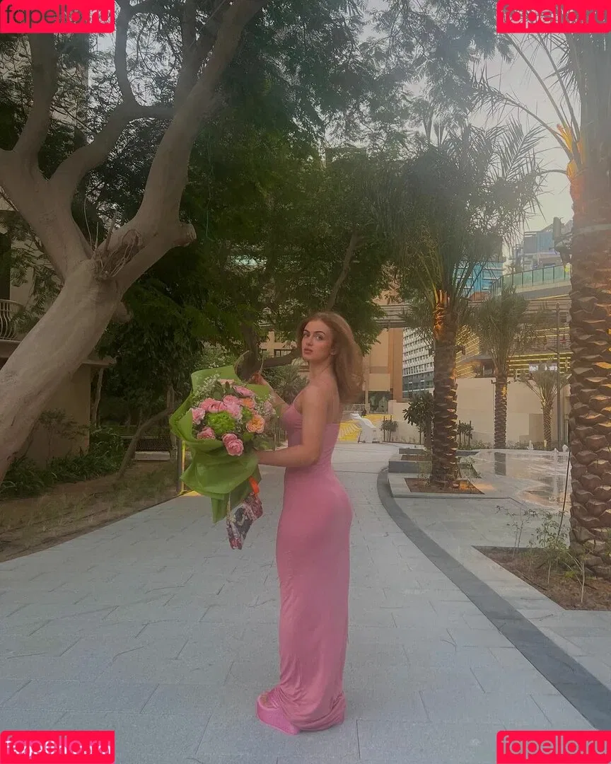 Maisie Smith Onlyfans Photo Gallery 