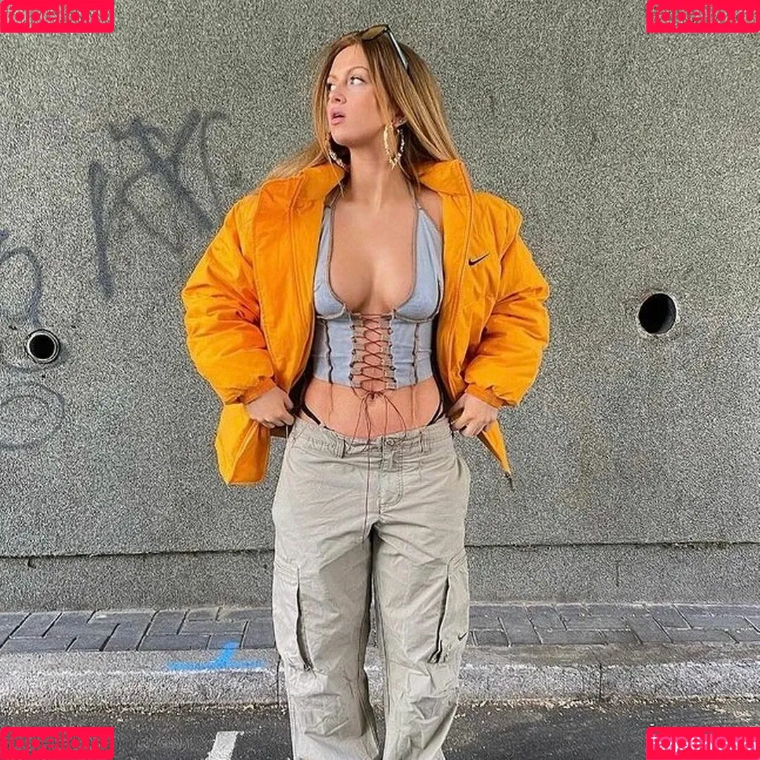 Maisie Smith Onlyfans Photo Gallery 