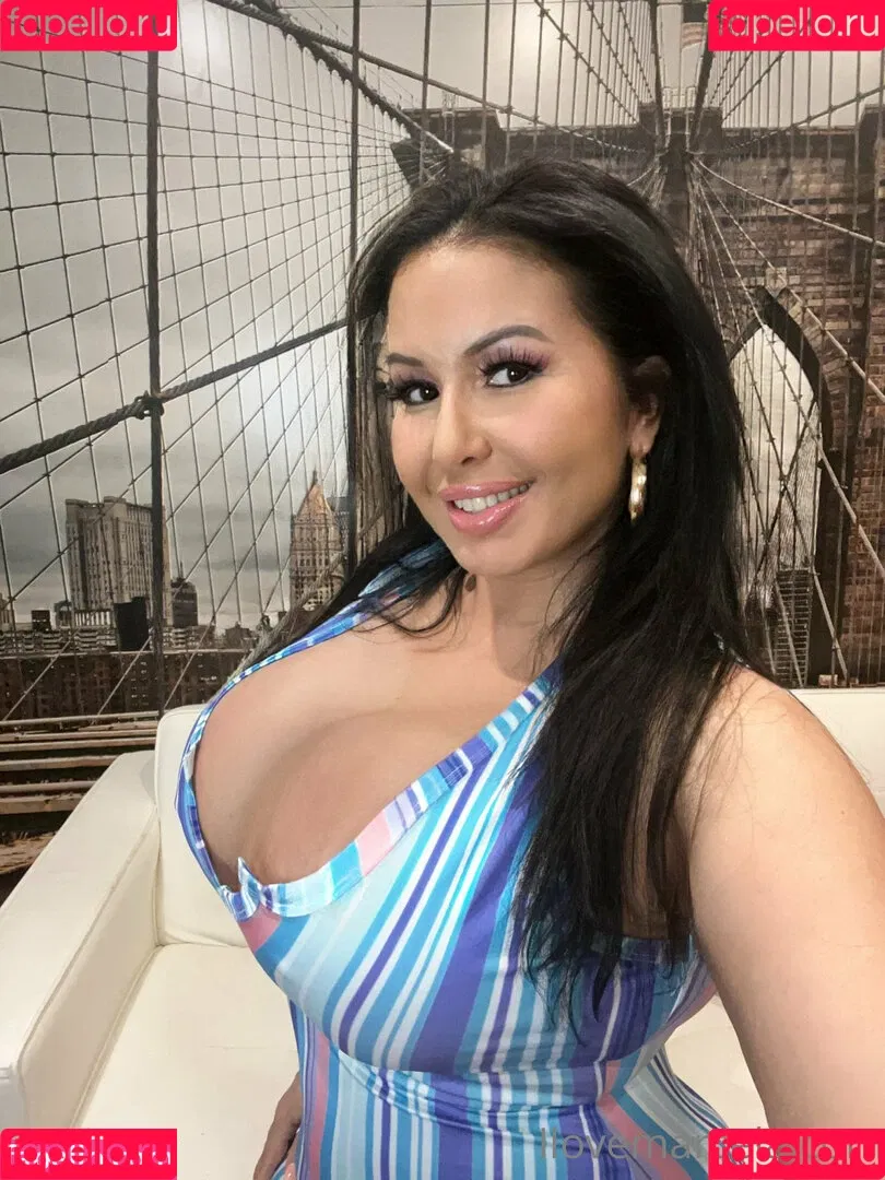 latinamilfnyc Onlyfans Photo Gallery 