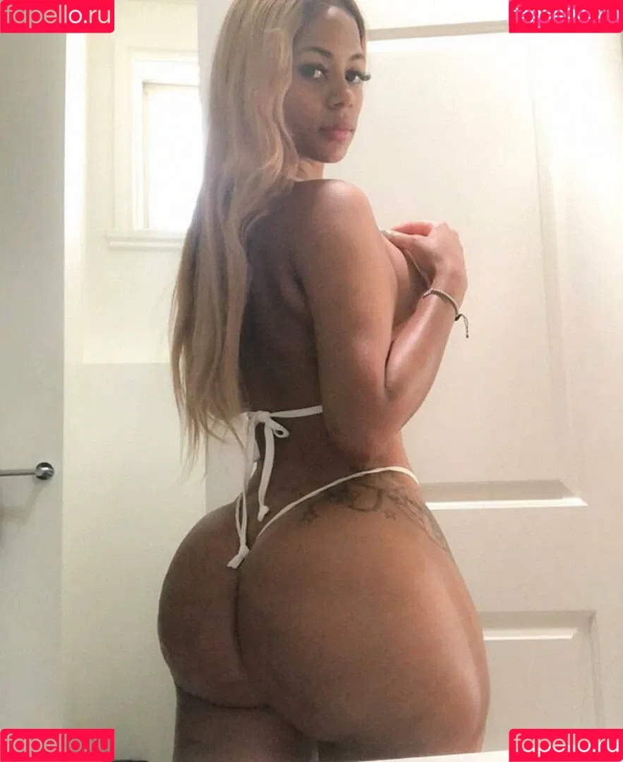 Strella Katt Onlyfans Photo Gallery 