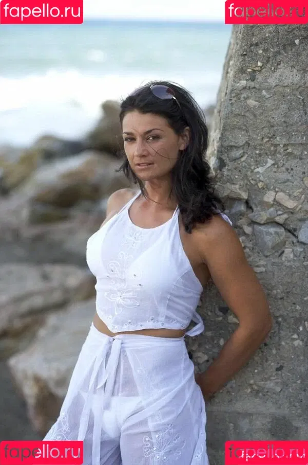 Natalie J Robb Onlyfans Photo Gallery 