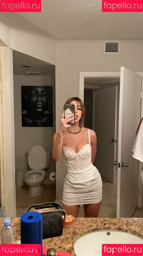 epixemily Onlyfans Photo Gallery 