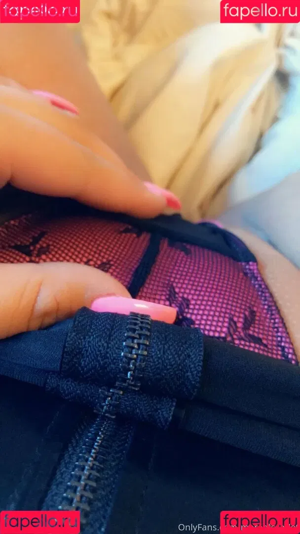moreofscarlet Onlyfans Photo Gallery 