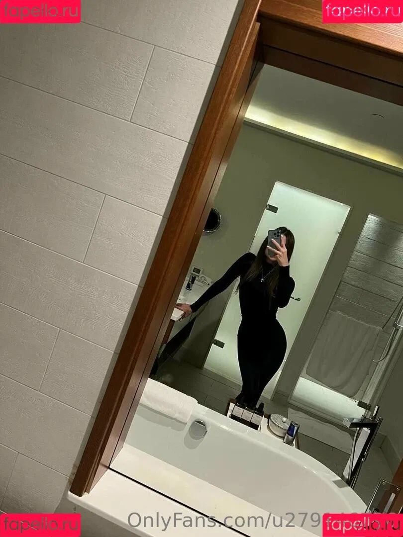 bella_lla Onlyfans Photo Gallery 
