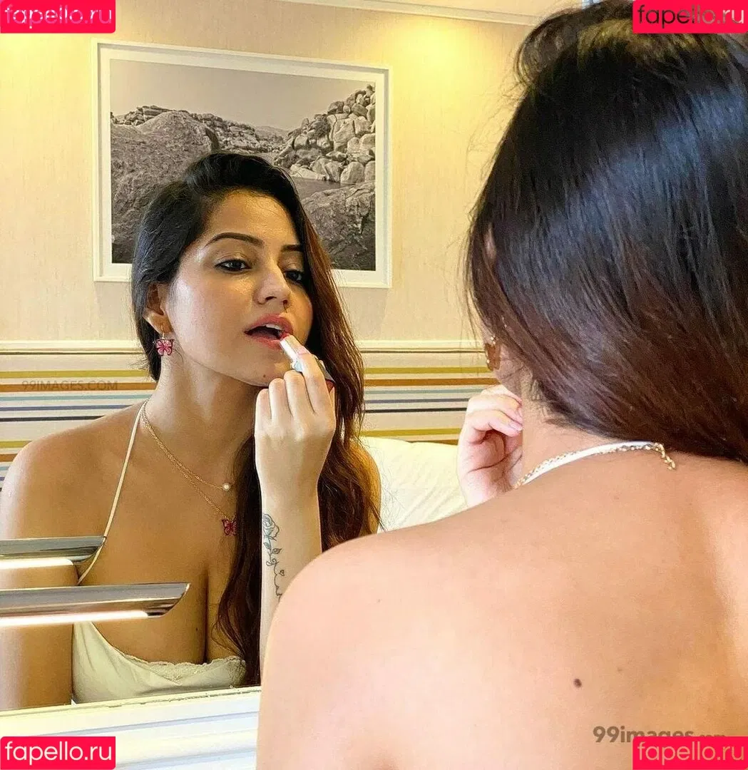 Simran Kaur Hundal Onlyfans Photo Gallery 