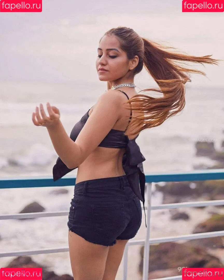 Simran Kaur Hundal Onlyfans Photo Gallery 