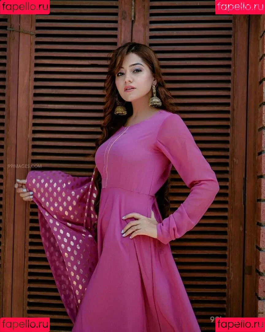 Simran Kaur Hundal Onlyfans Photo Gallery 