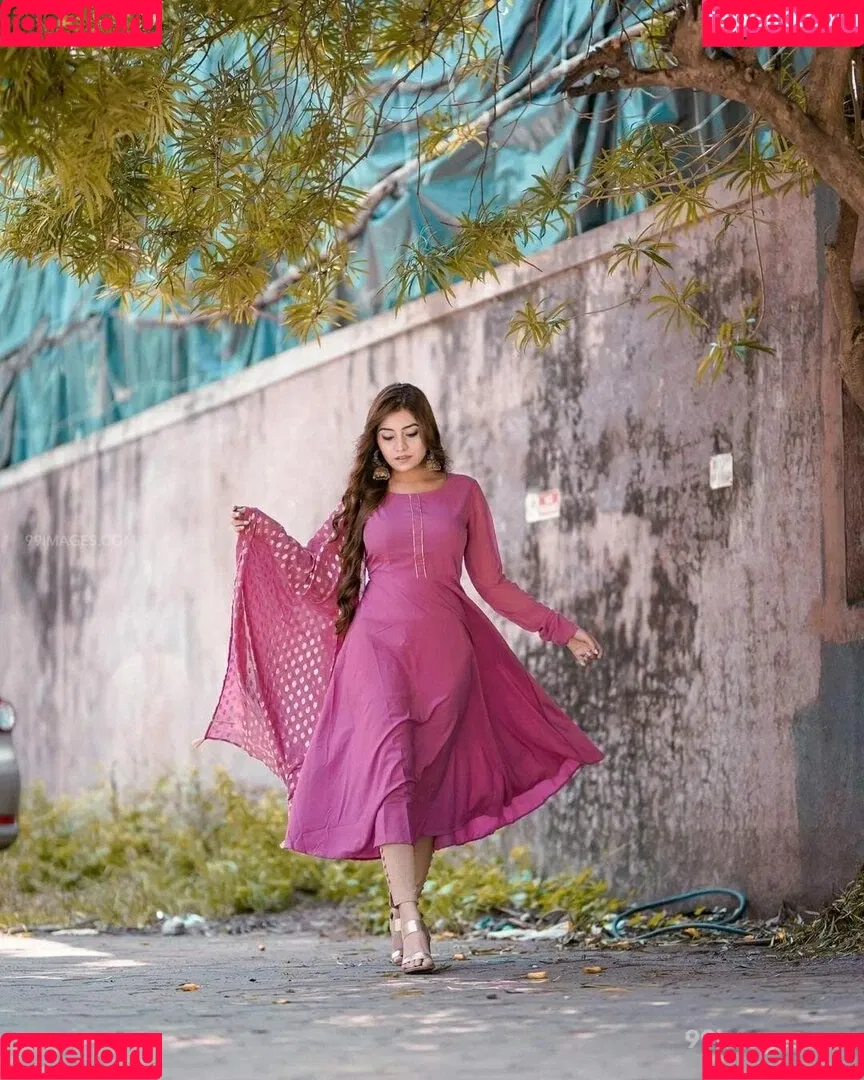 Simran Kaur Hundal Onlyfans Photo Gallery 