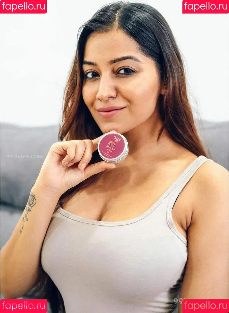 Simran Kaur Hundal Onlyfans Photo Gallery 
