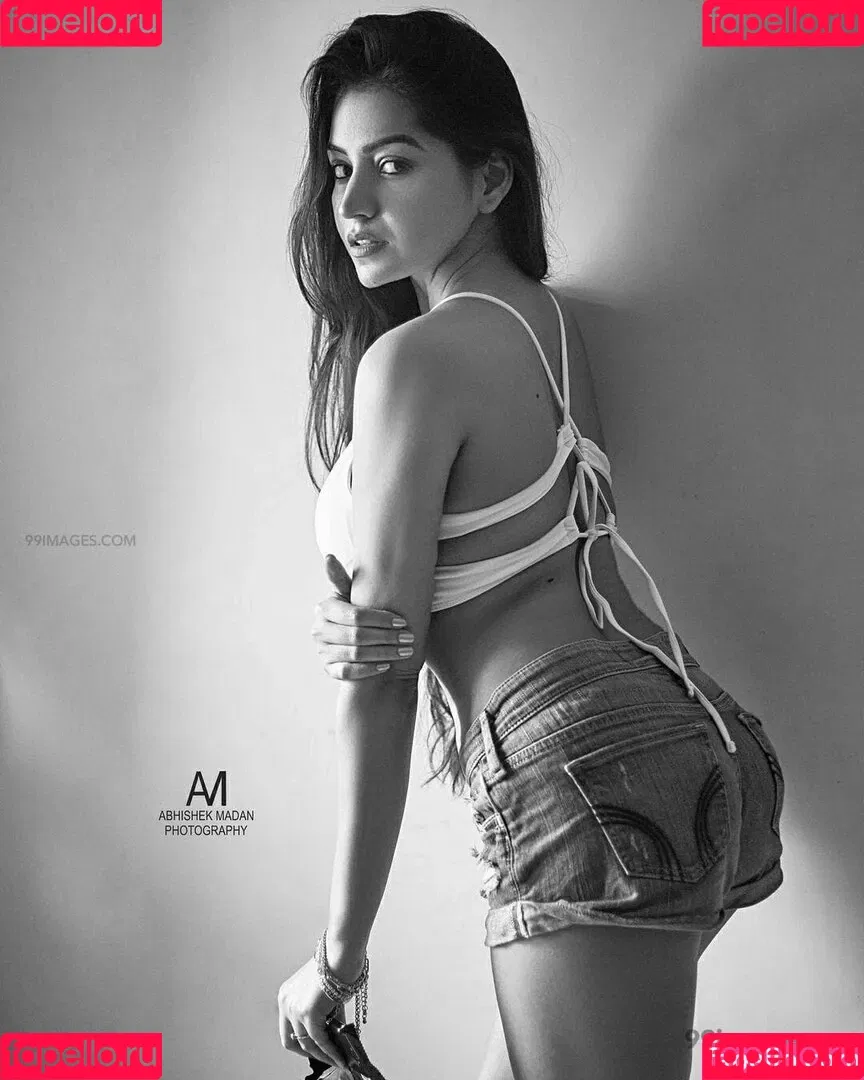 Simran Kaur Hundal Onlyfans Photo Gallery 