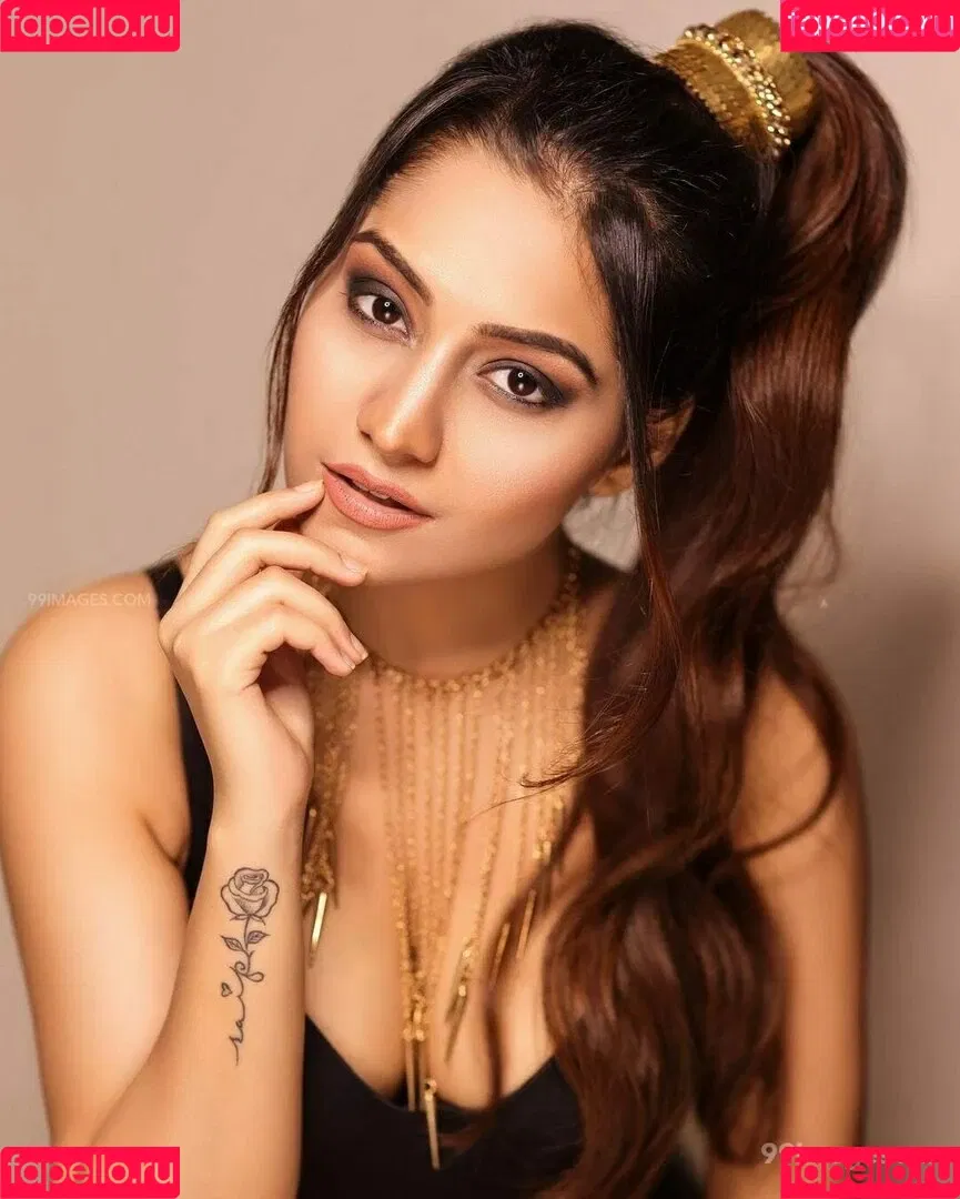 Simran Kaur Hundal Onlyfans Photo Gallery 