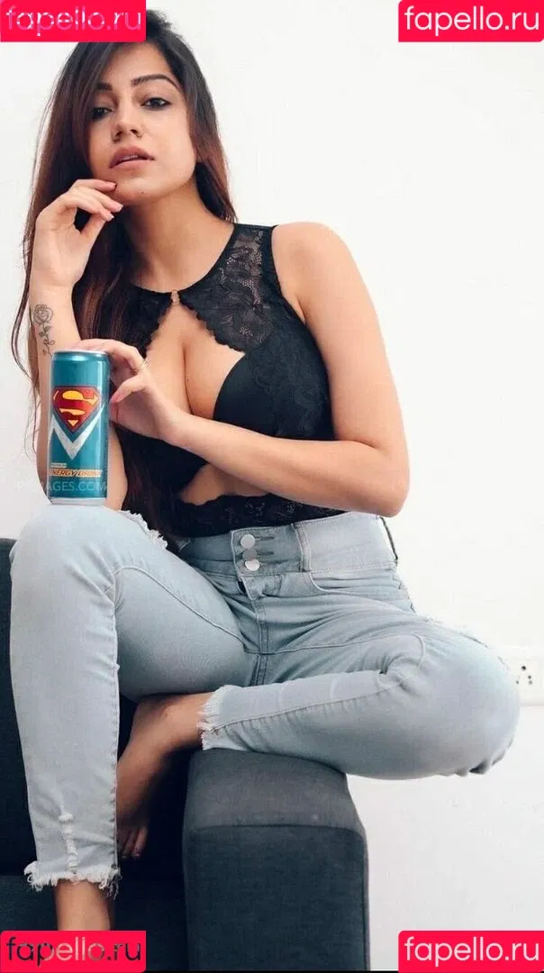 Simran Kaur Hundal Onlyfans Photo Gallery 