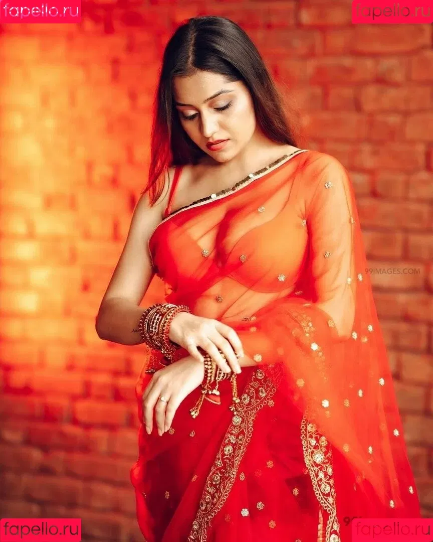 Simran Kaur Hundal Onlyfans Photo Gallery 