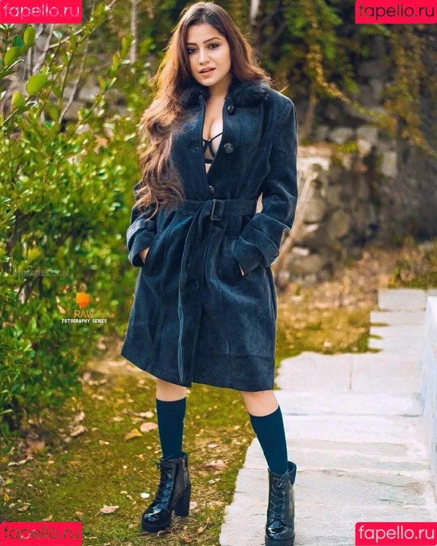 Simran Kaur Hundal Onlyfans Photo Gallery 