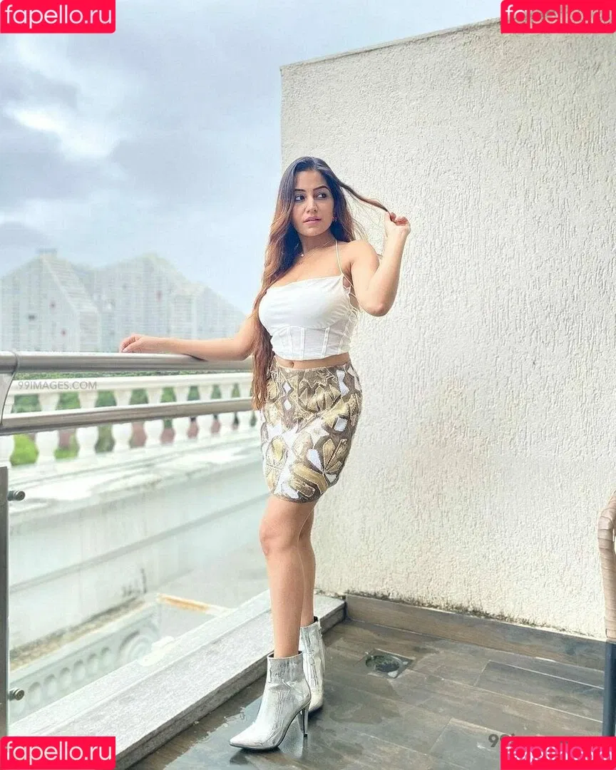 Simran Kaur Hundal Onlyfans Photo Gallery 