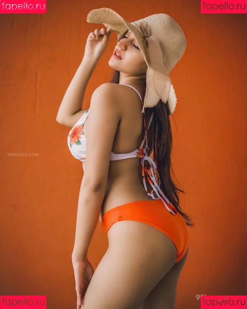 Simran Kaur Hundal Onlyfans Photo Gallery 