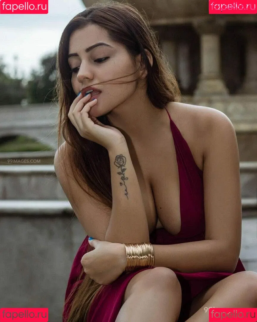 Simran Kaur Hundal Onlyfans Photo Gallery 