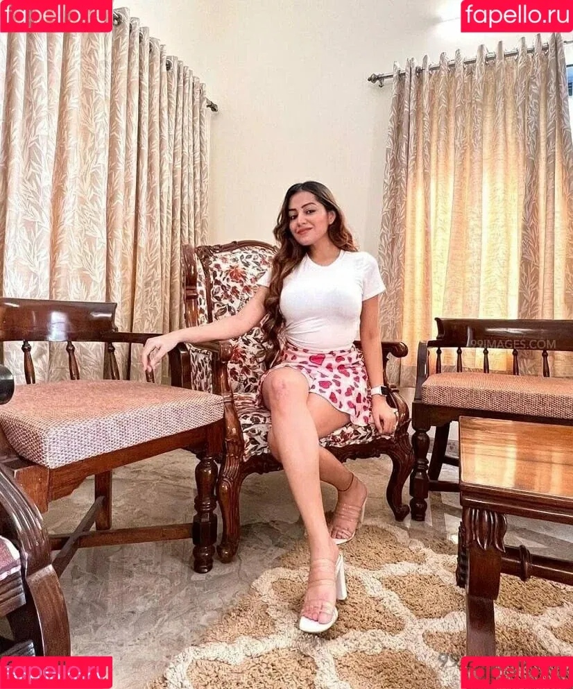 Simran Kaur Hundal Onlyfans Photo Gallery 