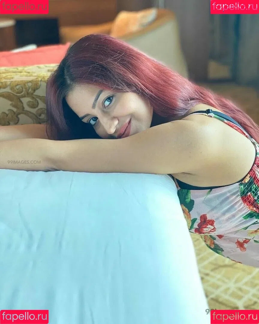 Simran Kaur Hundal Onlyfans Photo Gallery 