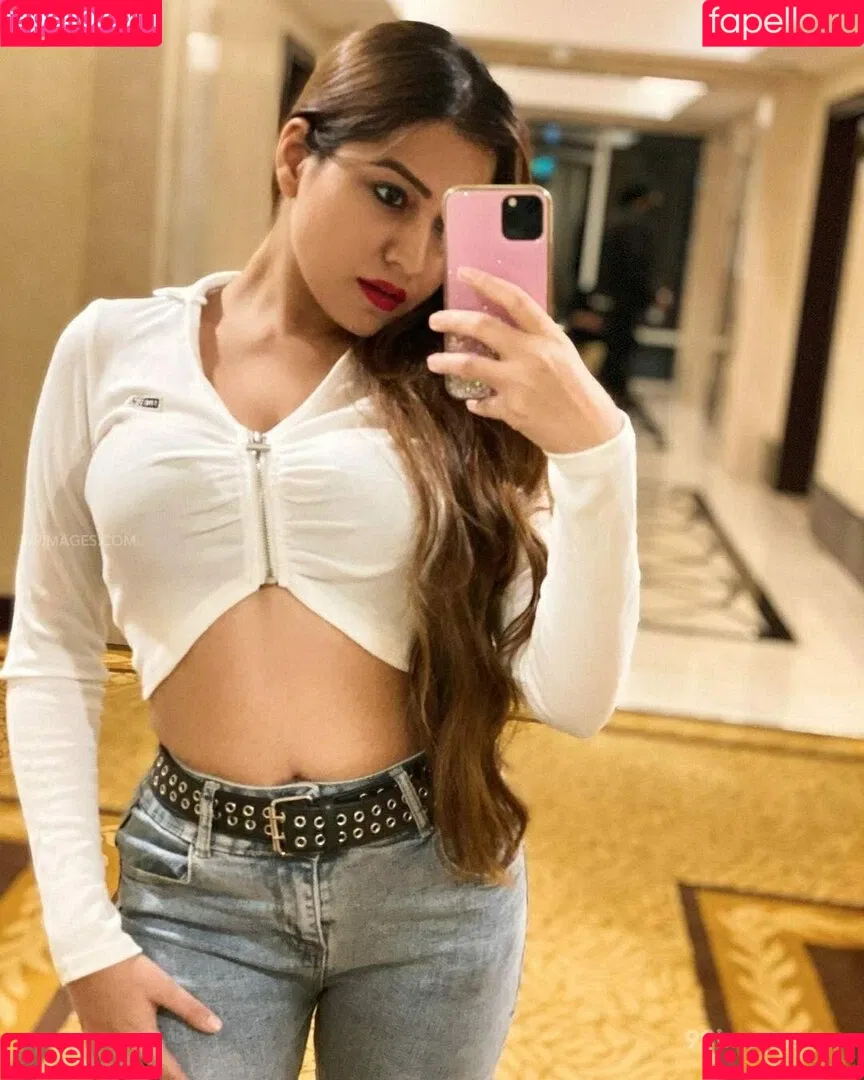 Simran Kaur Hundal Onlyfans Photo Gallery 