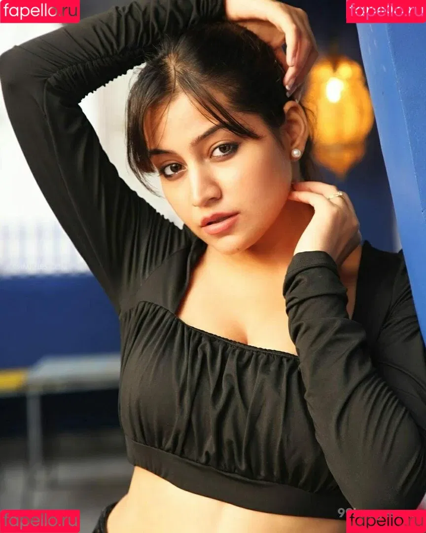 Simran Kaur Hundal Onlyfans Photo Gallery 