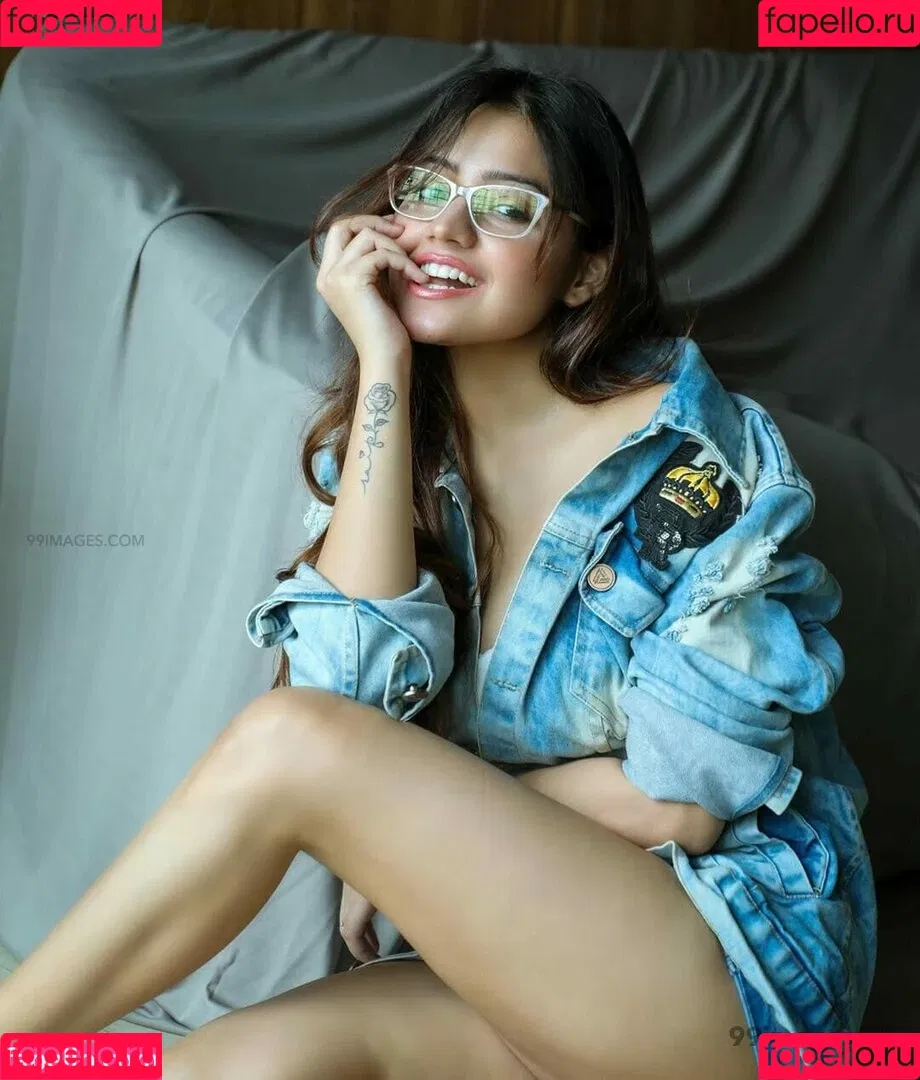 Simran Kaur Hundal Onlyfans Photo Gallery 