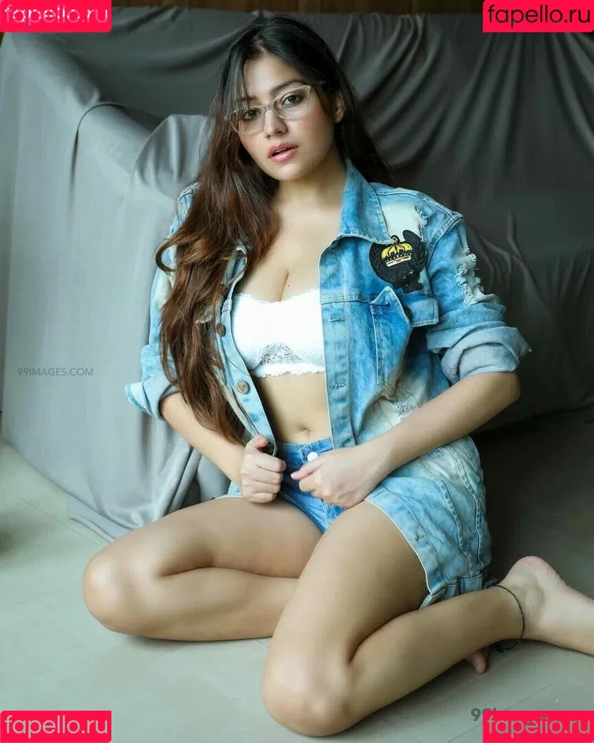 Simran Kaur Hundal Onlyfans Photo Gallery 