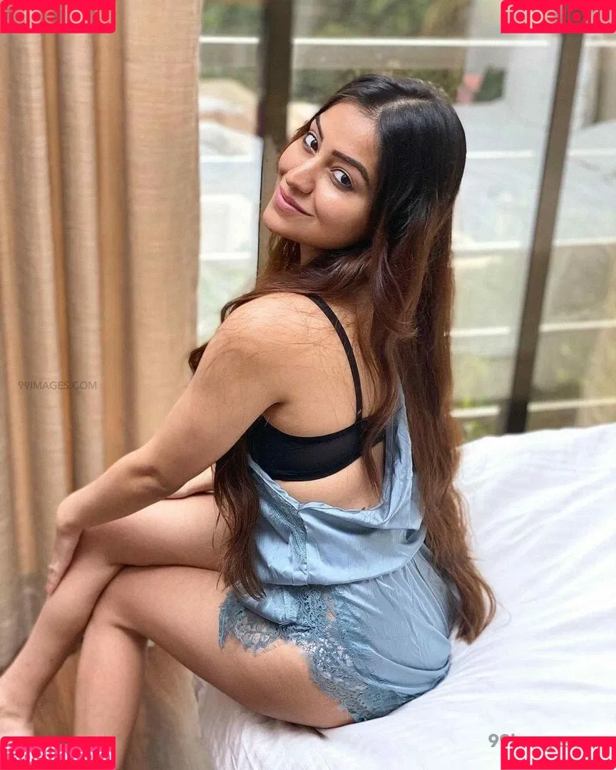 Simran Kaur Hundal Onlyfans Photo Gallery 