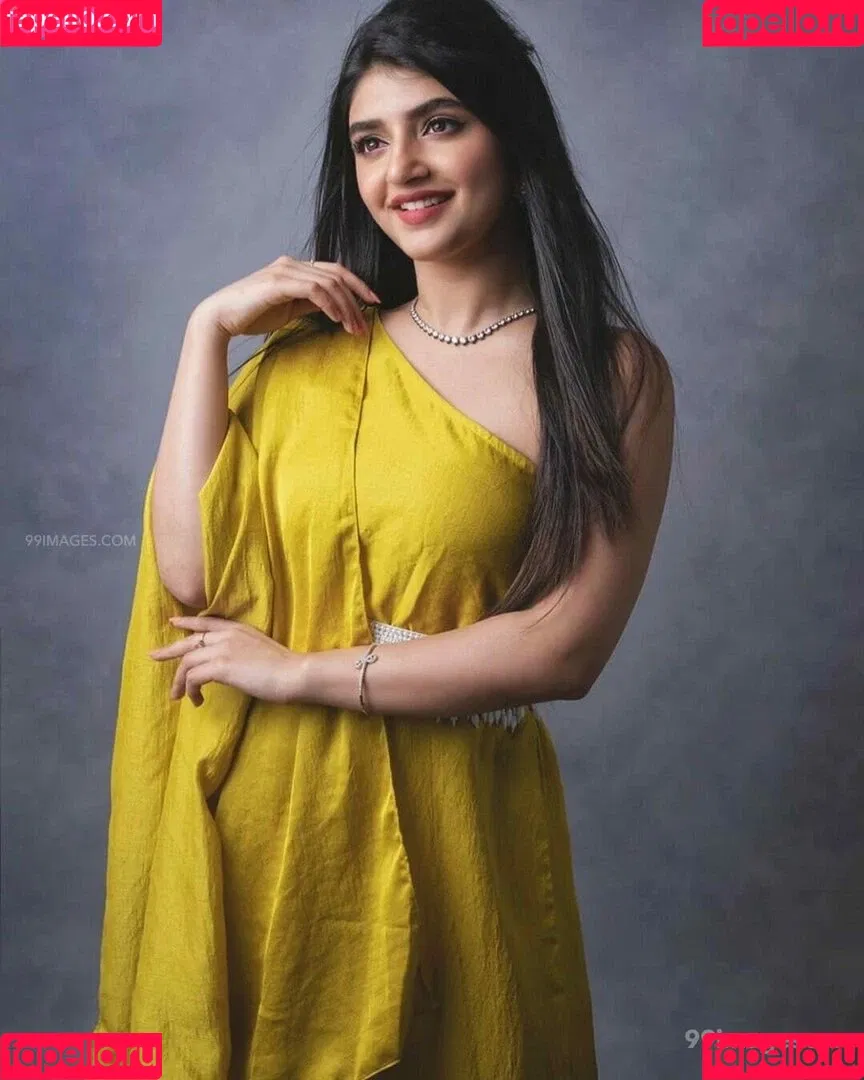 Simran Kaur Hundal Onlyfans Photo Gallery 