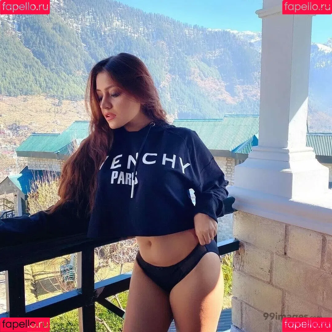 Simran Kaur Hundal Onlyfans Photo Gallery 